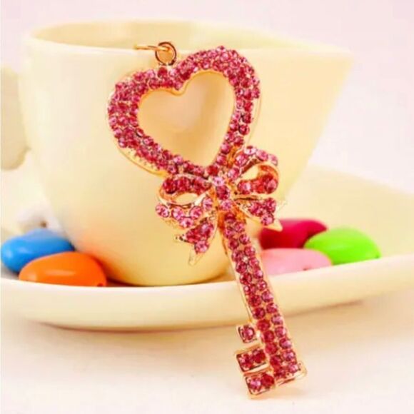 Crystal Pink Rhinestone Cute Bowknot Key Pendant Necklace NWOT - Picture 2 of 4